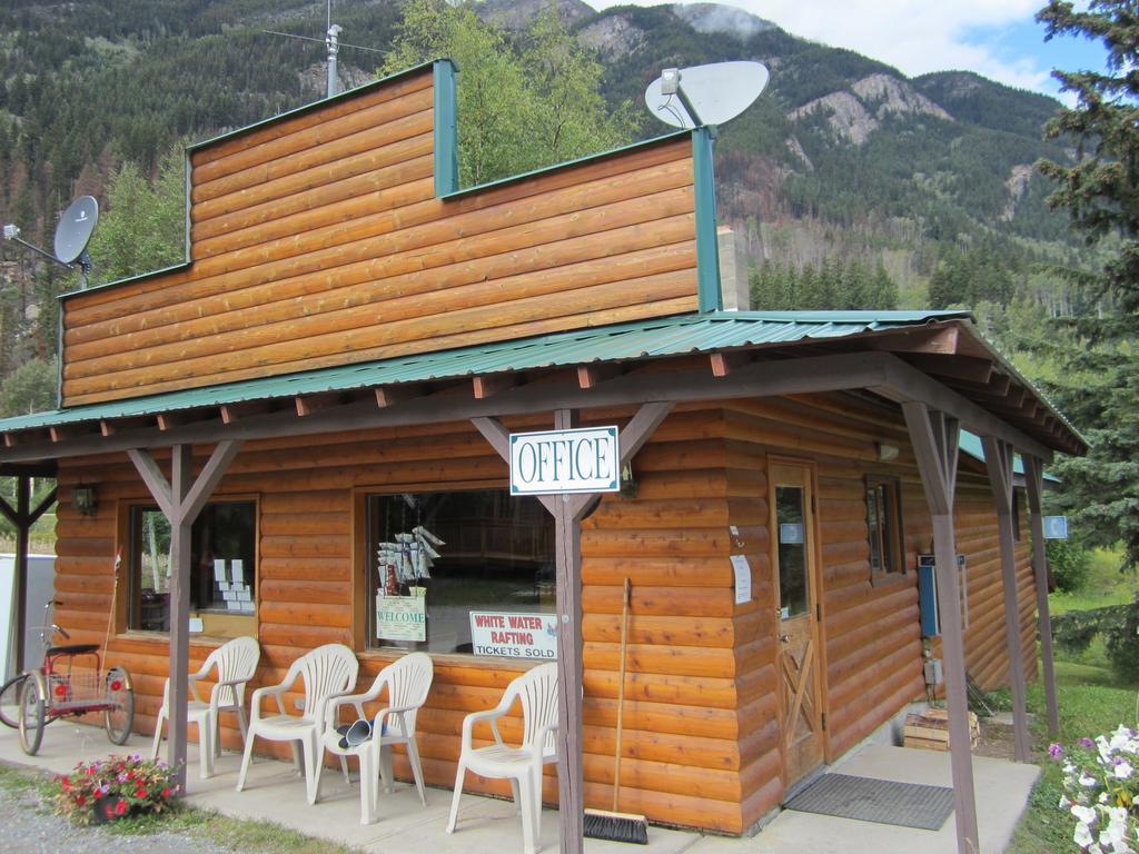 Mount Robson Lodge Buitenkant foto